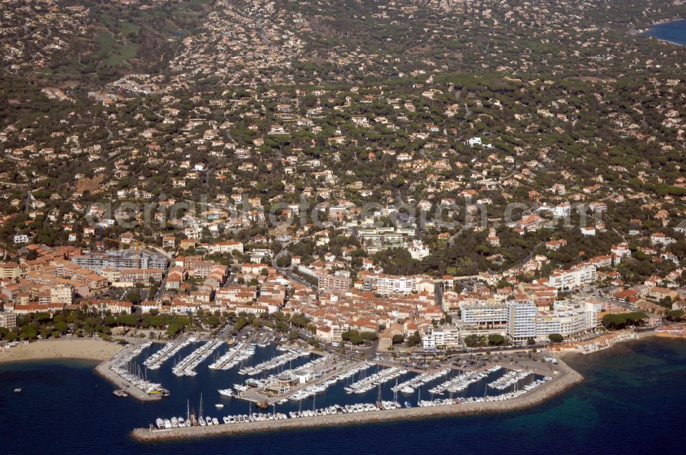 Aerial image Sainte-Maxime - Blick auf Sainte-Maxime und den Hafen an der Cote d' Azur in Frankreich. Der Yachthafen hat über 700 Liegeplätze.