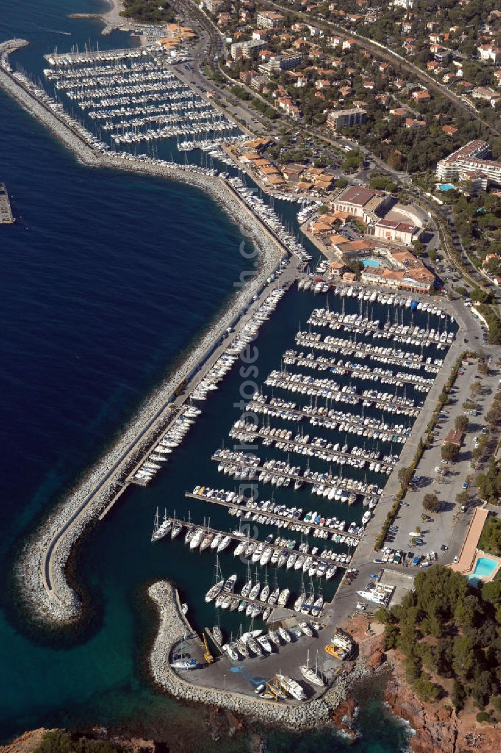 Aerial image Saint-Raphael - Blick auf den Hafen Santa Lucia in Saint-Raphael an der Cote d' Azur in Frankreich.