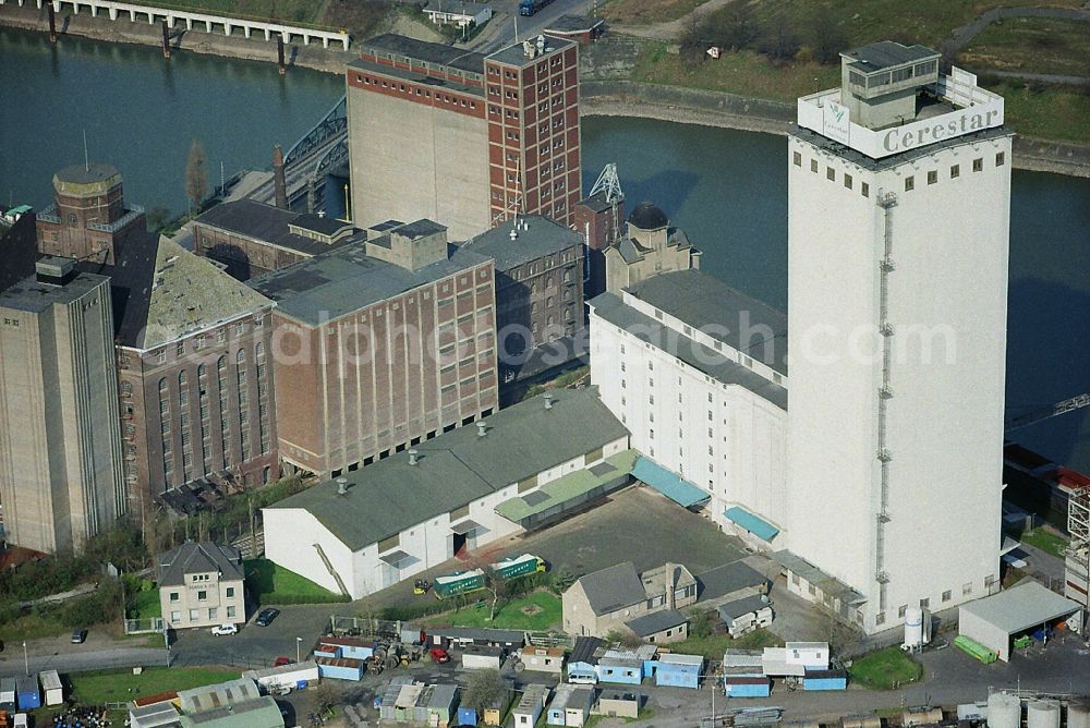 Krefeld from the bird's eye view: The harbor and storage premises of Uerdinger port, also called Rheinhafen Krefeld