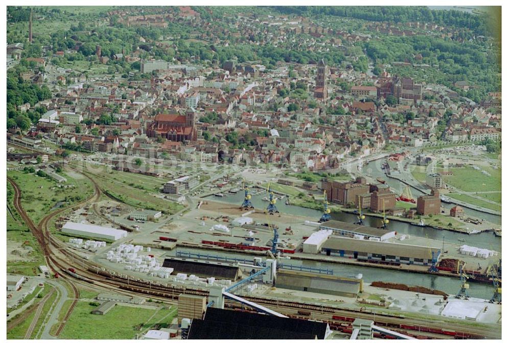 Aerial image Wismar - Hafenbereich und Stadtzentrum von Wismar in Mecklenburg Vorpommern.