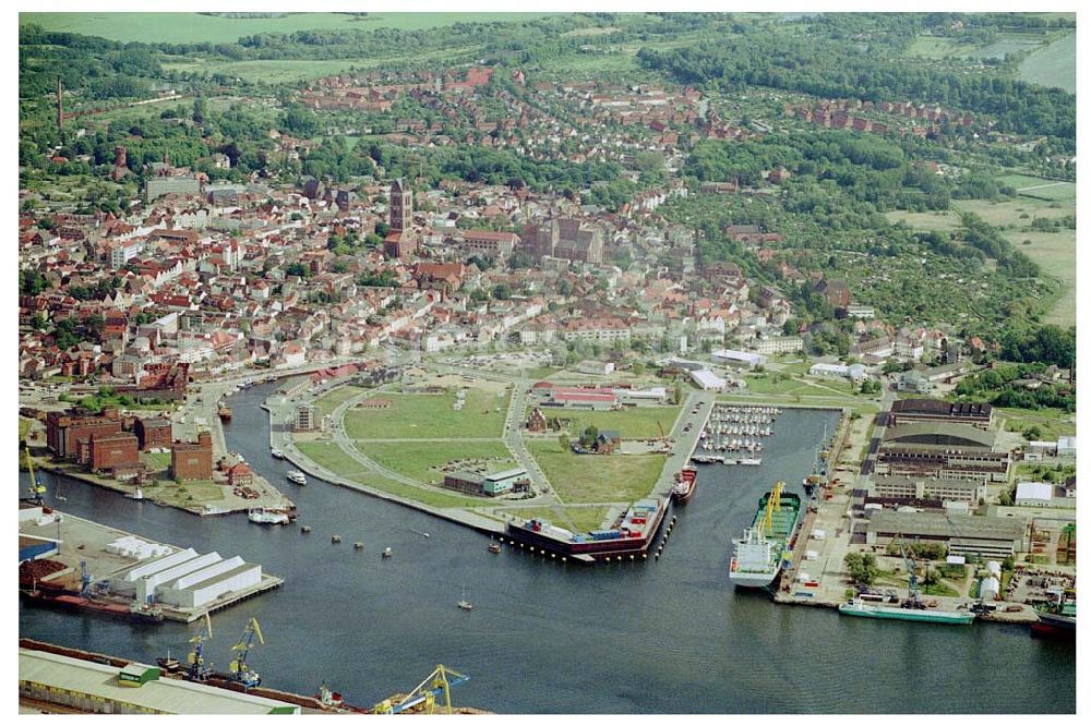 Wismar from the bird's eye view: Hafenbereich und Stadtzentrum von Wismar in Mecklenburg Vorpommern.