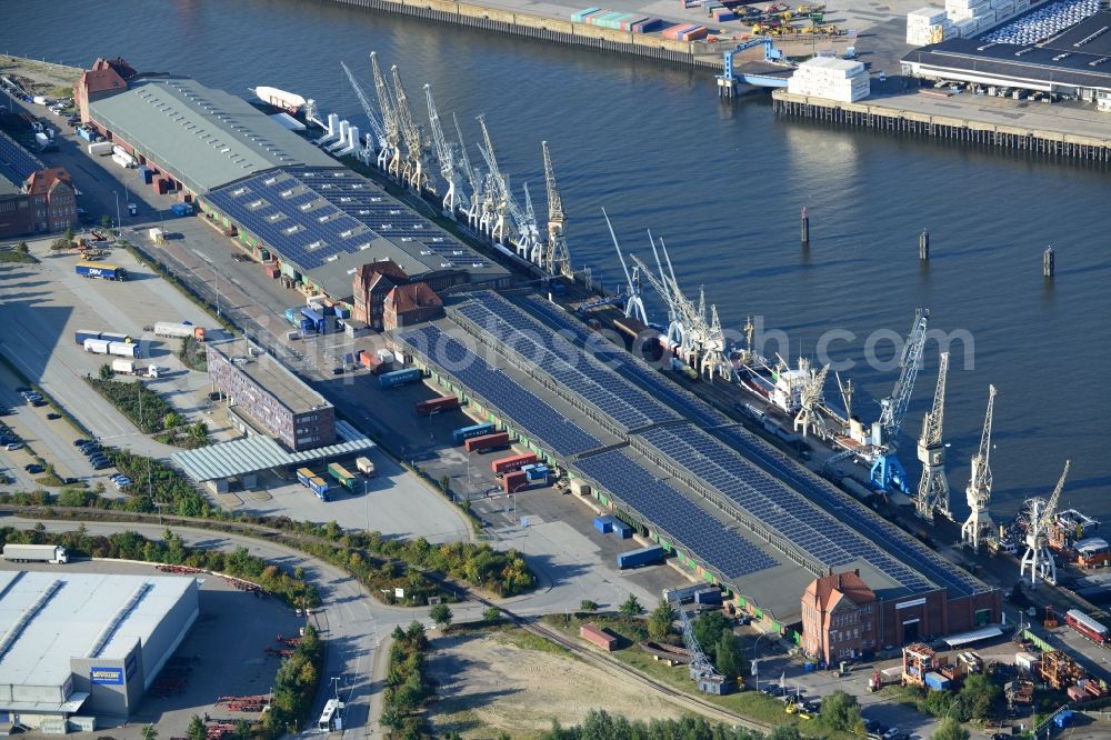 Hamburg from above - Port facility Bremer Kai in Hamburg-Mitte / Kleiner Grasbrook. A project of the Hamburg Port Authority HPA