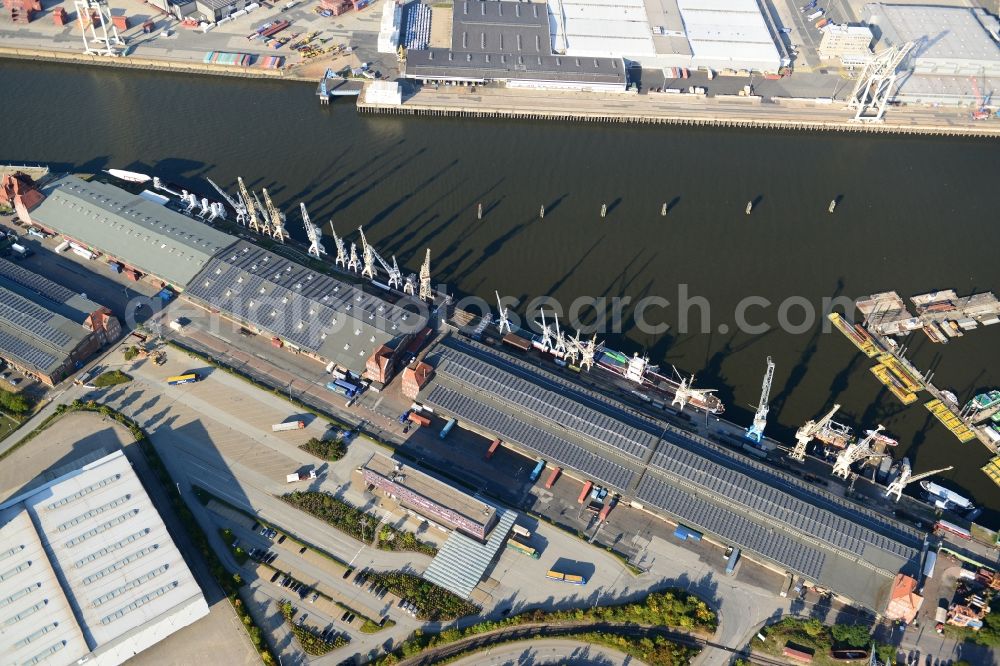 Hamburg from the bird's eye view: Port facility Bremer Kai in Hamburg-Mitte / Kleiner Grasbrook. A project of the Hamburg Port Authority HPA