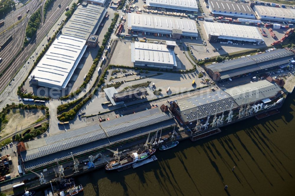 Aerial photograph Hamburg - Port facility Bremer Kai in Hamburg-Mitte / Kleiner Grasbrook. A project of the Hamburg Port Authority HPA