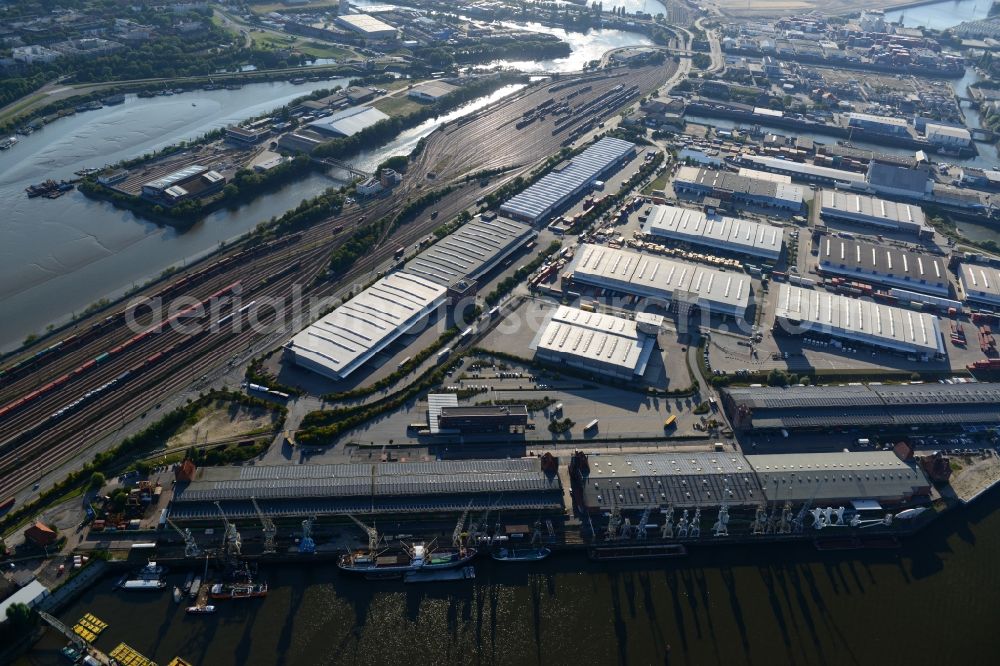 Hamburg from above - Port facility Bremer Kai in Hamburg-Mitte / Kleiner Grasbrook. A project of the Hamburg Port Authority HPA