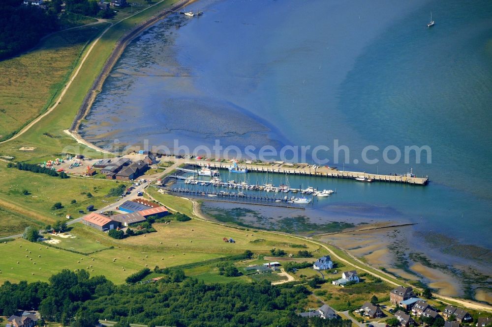 Aerial photograph Wittdün auf Amrum - Little port Tonnen- und Segelhafen with piers in Wittduen auf Amrum in the state Schleswig-Holstein