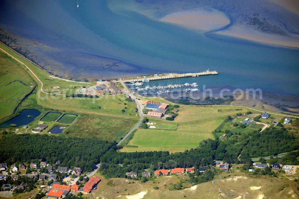 Wittdün auf Amrum from above - Little port Tonnen- und Segelhafen with piers in Wittduen auf Amrum in the state Schleswig-Holstein