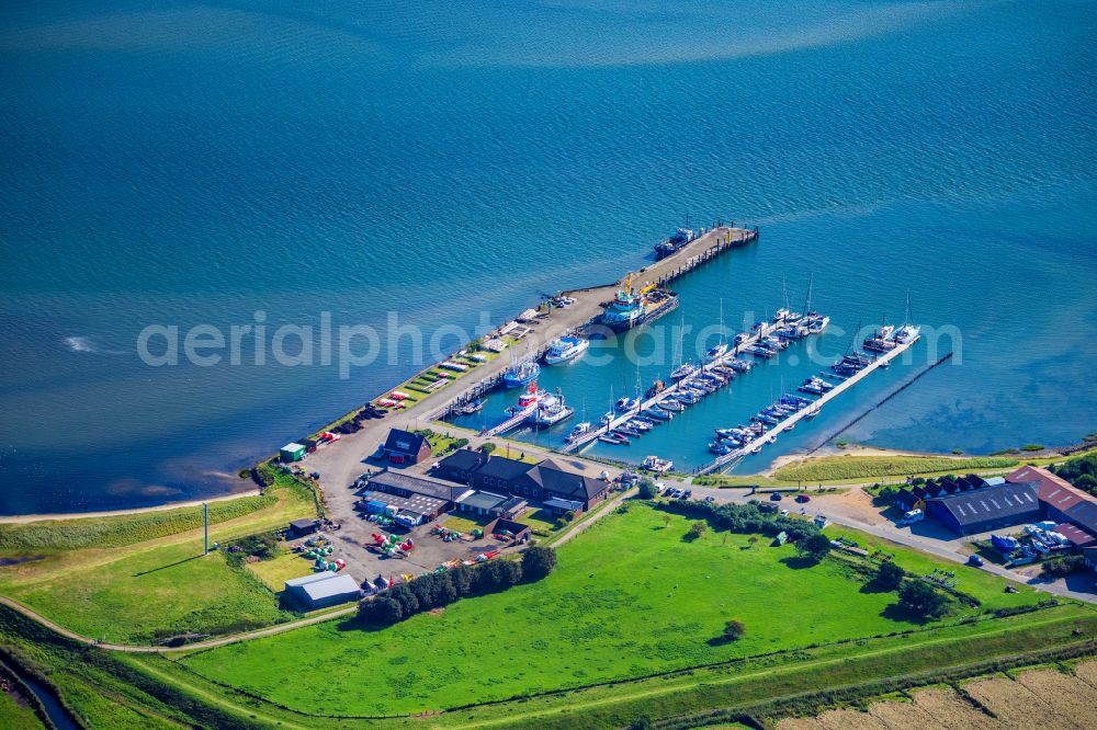 Wittdün auf Amrum from the bird's eye view: Little port Tonnen- und Segelhafen with piers in Wittduen auf Amrum in the state Schleswig-Holstein