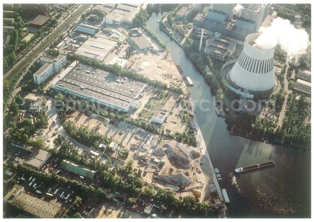 Aerial image Berlin - Spandau - Hafenanlagen der BEHALA an der Nonnendammallee in Berlin - Spandau am Heizkraftwerk Reuter - West.