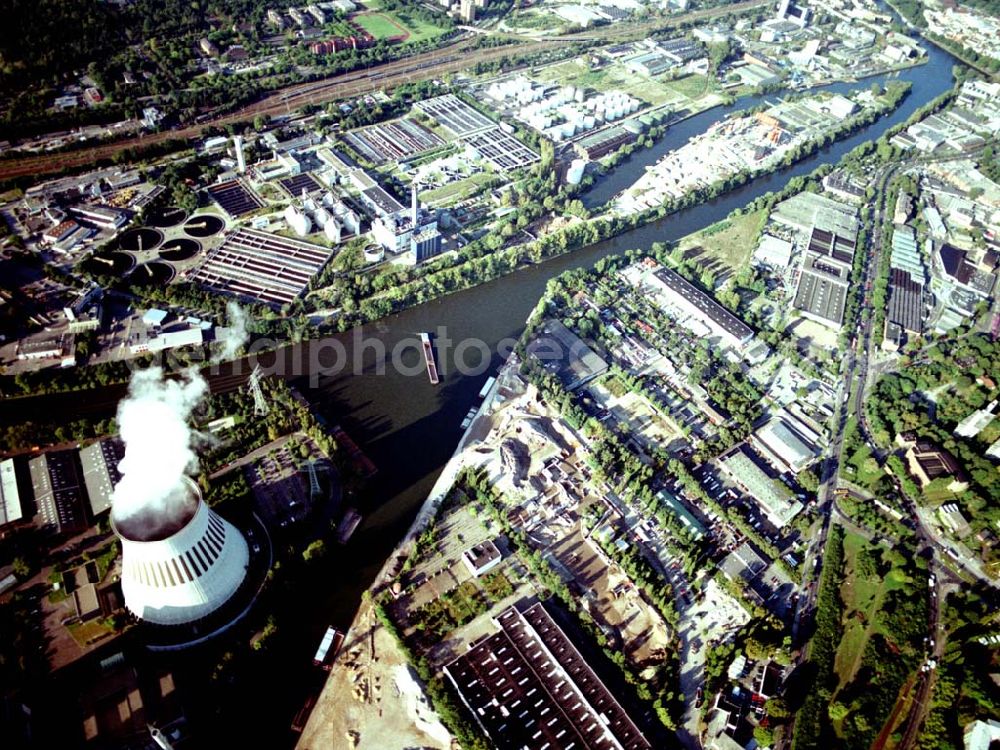 Aerial image Berlin - Spandau - Hafenanlagen der BEHALA an der Nonnendammallee in Berlin - Spandau am Heizkraftwerk Reuter - West.