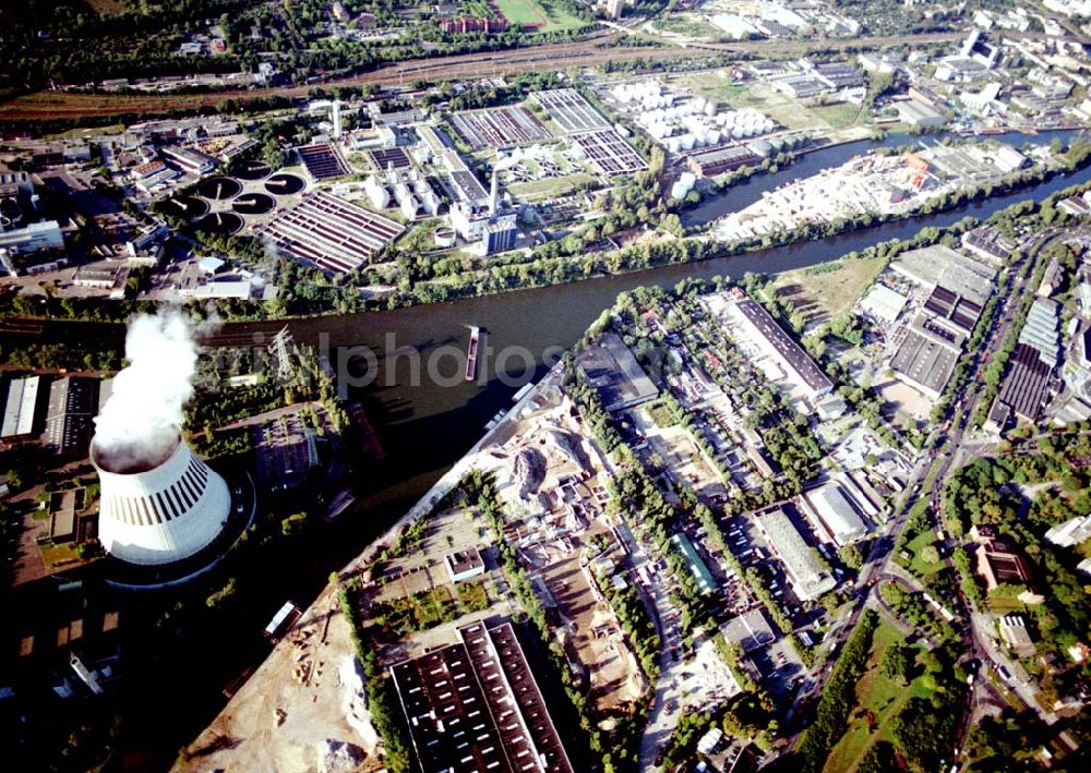 Berlin - Spandau from above - Hafenanlagen der BEHALA an der Nonnendammallee in Berlin - Spandau am Heizkraftwerk Reuter - West.