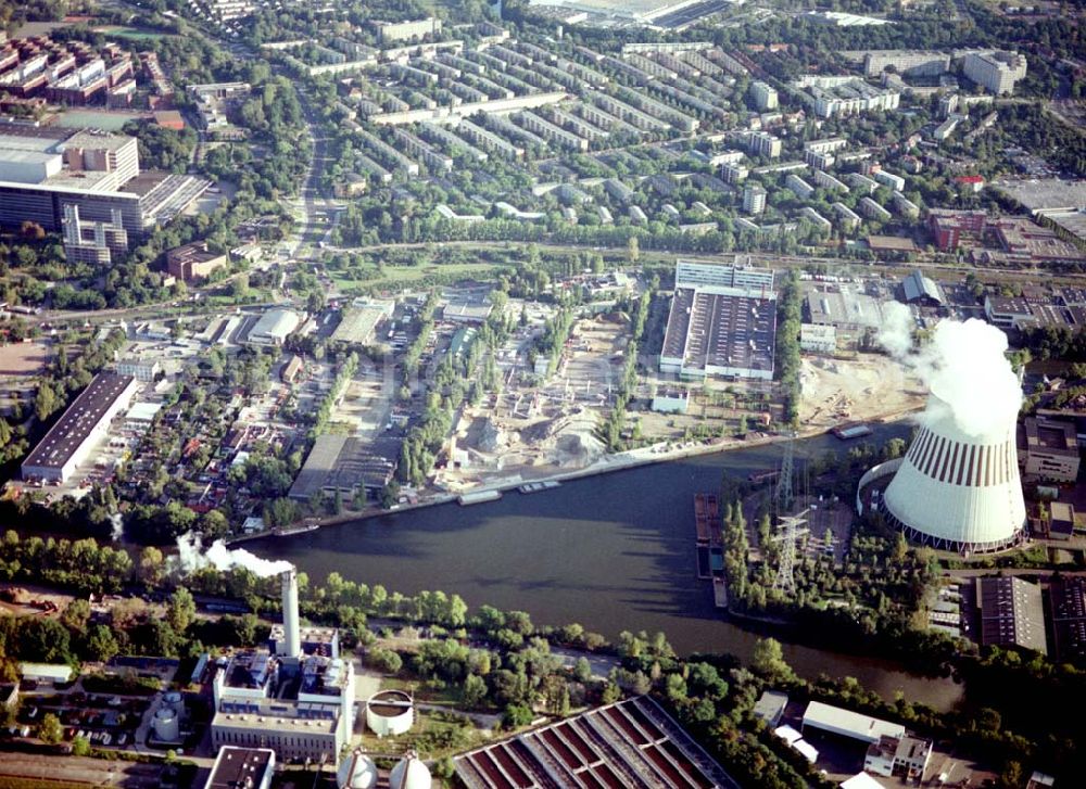 Berlin - Spandau from the bird's eye view: Hafenanlagen der BEHALA an der Nonnendammallee in Berlin - Spandau am Heizkraftwerk Reuter - West.