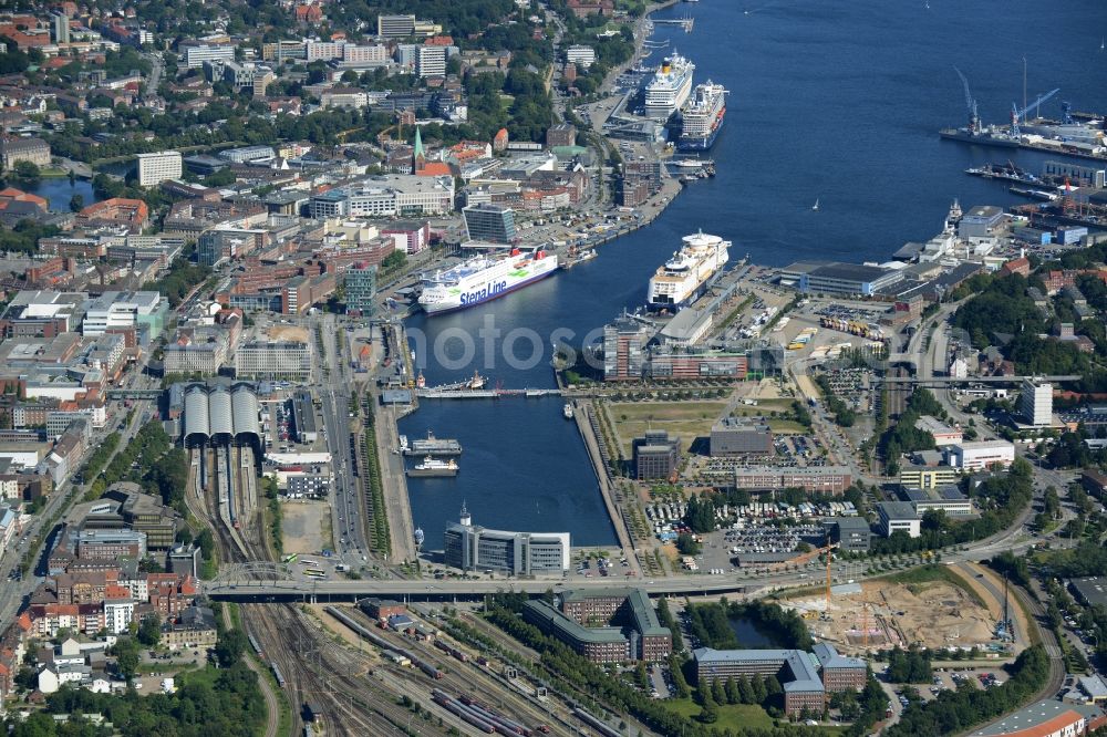 Aerial photograph Kiel - Docks with office building and freight forwarding and logistics companies in Kiel in the state Schleswig-Holstein