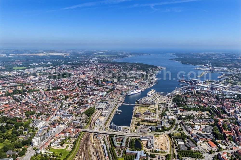 Aerial photograph Kiel - Docks with office building and freight forwarding and logistics companies in Kiel in the state Schleswig-Holstein