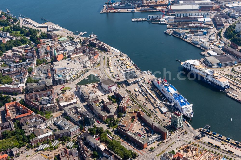 Kiel from the bird's eye view: Docks with office building and freight forwarding and logistics companies in Kiel in the state Schleswig-Holstein