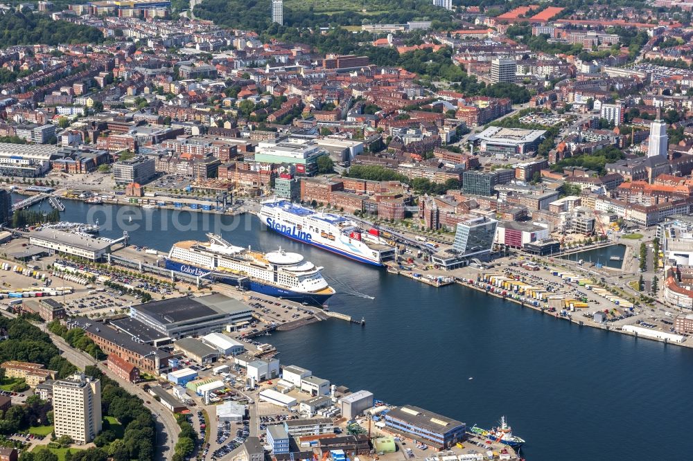 Kiel from the bird's eye view: Docks with office building and freight forwarding and logistics companies in Kiel in the state Schleswig-Holstein