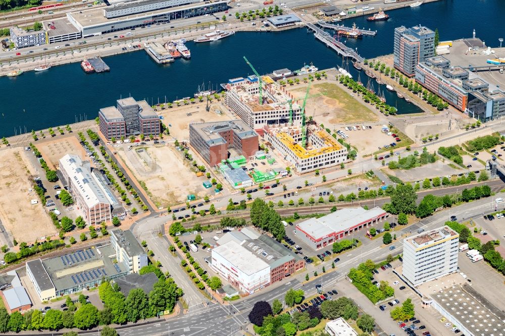 Aerial photograph Kiel - Docks with office building and freight forwarding and logistics companies in Kiel in the state Schleswig-Holstein