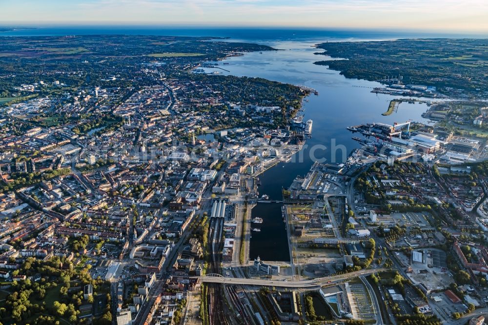 Kiel from the bird's eye view: Docks with office building and freight forwarding and logistics companies in Kiel in the state Schleswig-Holstein