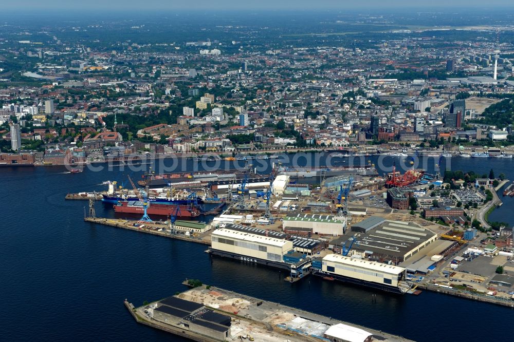 Aerial photograph Hamburg - Port facilities Kuhwerder Hafen and Werfthafen on the banks of the river Elbe in the Steinwerder part of Hamburg, Germany