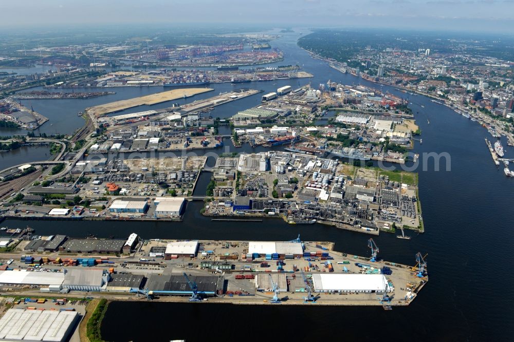 Hamburg from the bird's eye view: Port facilities Steinwerder Kanal and Steinwerder Hafen near Suedwesthafen on the banks of the river course of the Elbe in Hamburg, Germany