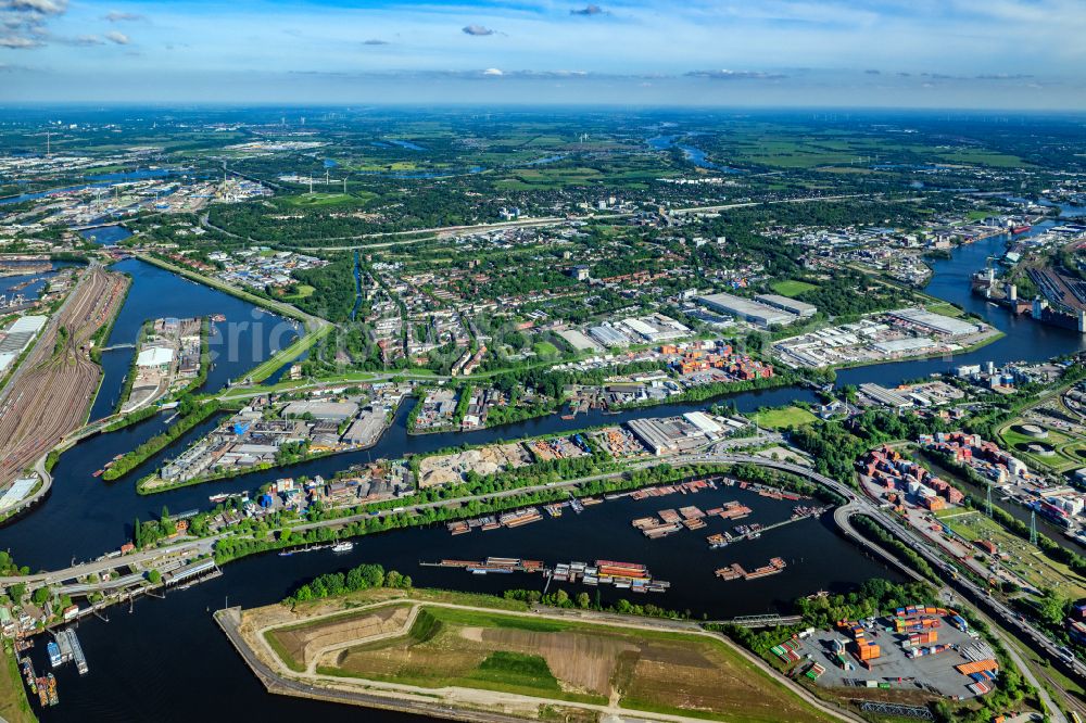 Hamburg from above - Port facilities industrial plants on the banks of the harbor basin at Kluetjenfelder Hafen along Kluetjenfelder Strasse in the district Wilhelmsburg in Hamburg, Germany