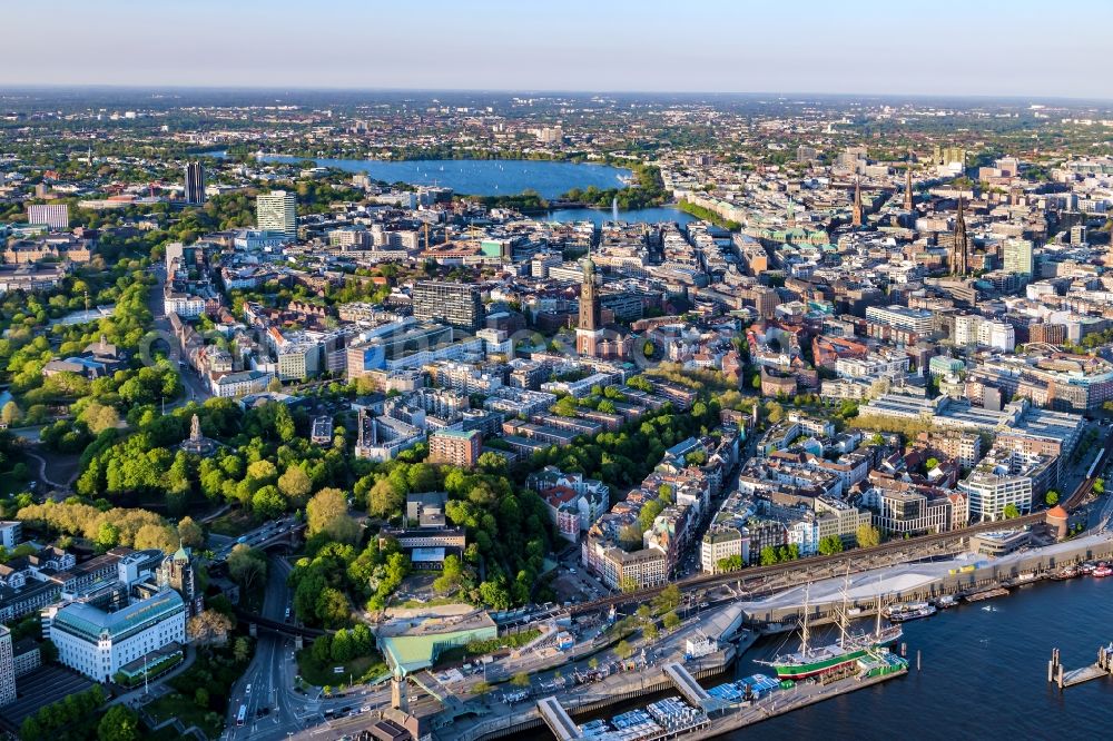 Aerial photograph Hamburg - Port facilities and jetties sunset in St.Pauli on the banks of the river course of the of the River Elbe in Hamburg, Germany