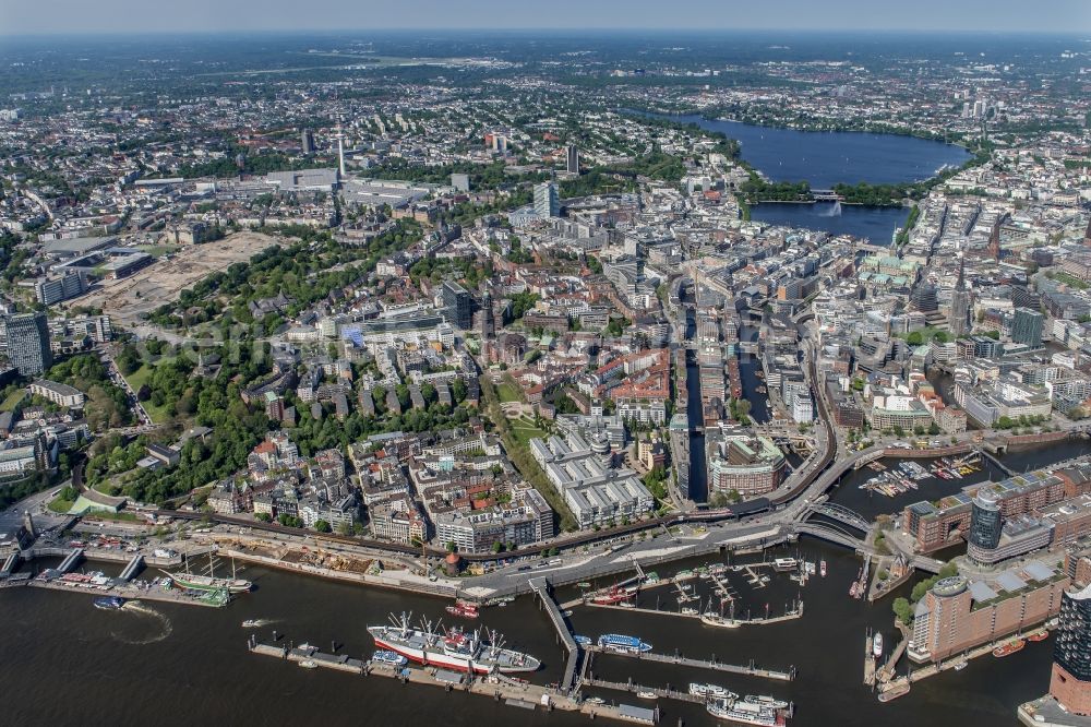 Hamburg from above - Port facilities and jetties in St.Pauli on the banks of the river course of the of the River Elbe in Hamburg, Germany