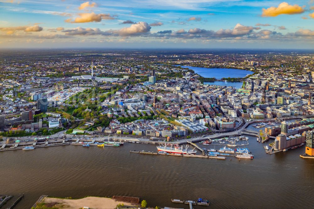 Hamburg from above - Port facilities and jetties in St.Pauli on the banks of the river course of the of the River Elbe in Hamburg, Germany