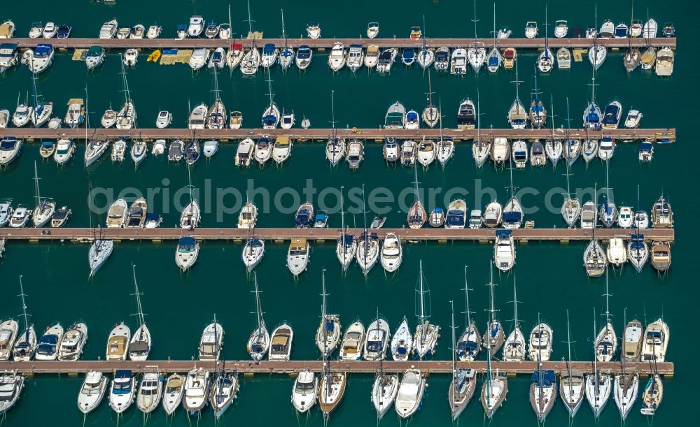 Aerial photograph Port d'Alcudia - Port facilities on the seashore of the with moorings for sailboats in Port d'Alcudia in Balearic island of Mallorca, Spain