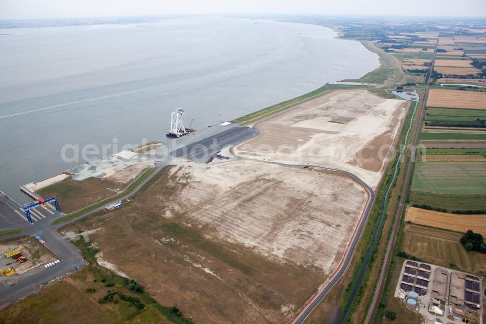 Cuxhaven from the bird's eye view: Port facilities on the seashore of the Cuxport GmbH for Offshore Windmills in Cuxhaven in the state Lower Saxony