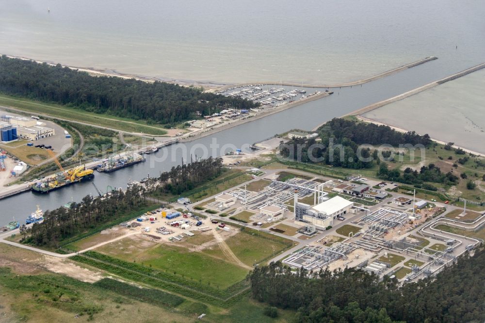 Aerial photograph Lubmin - Port facilities on the seashore of the Industriehafens in Lubmin in the state Mecklenburg - Western Pomerania, Germany