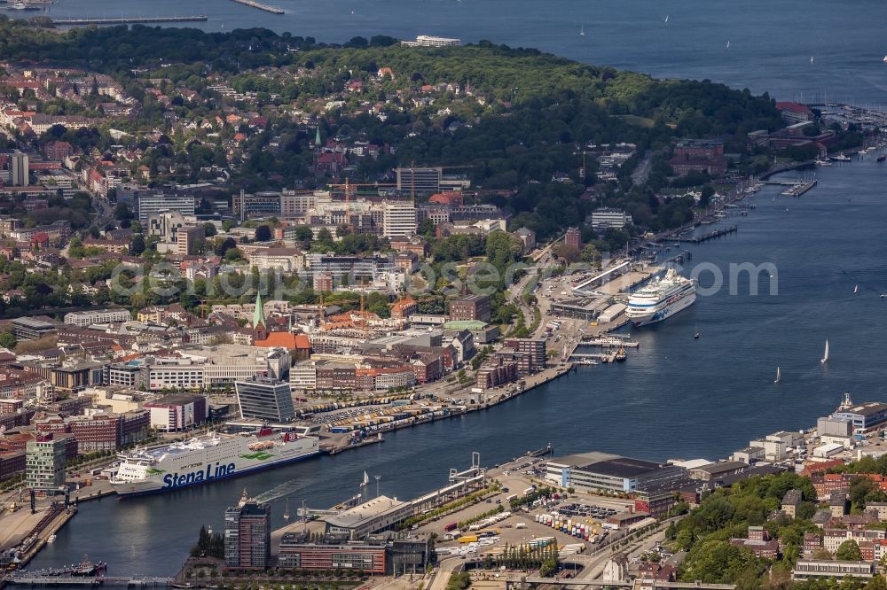 Aerial image Kiel - Port facilities on the seashore of the Kieler Foerde in Kiel in the state Schleswig-Holstein, Germany