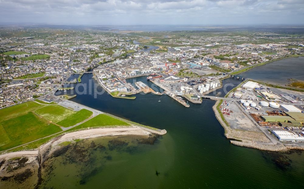 Aerial photograph Galway - Port facilities on the seashore of the North Atlantic Ocean in Galway in Galway, Ireland