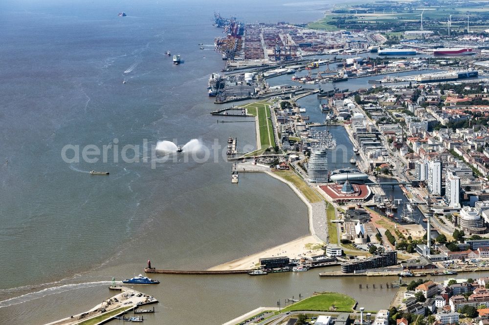 Bremerhaven from the bird's eye view: Port facilities on the seashore of the North Sea in Bremerhaven in the state Bremen, Germany