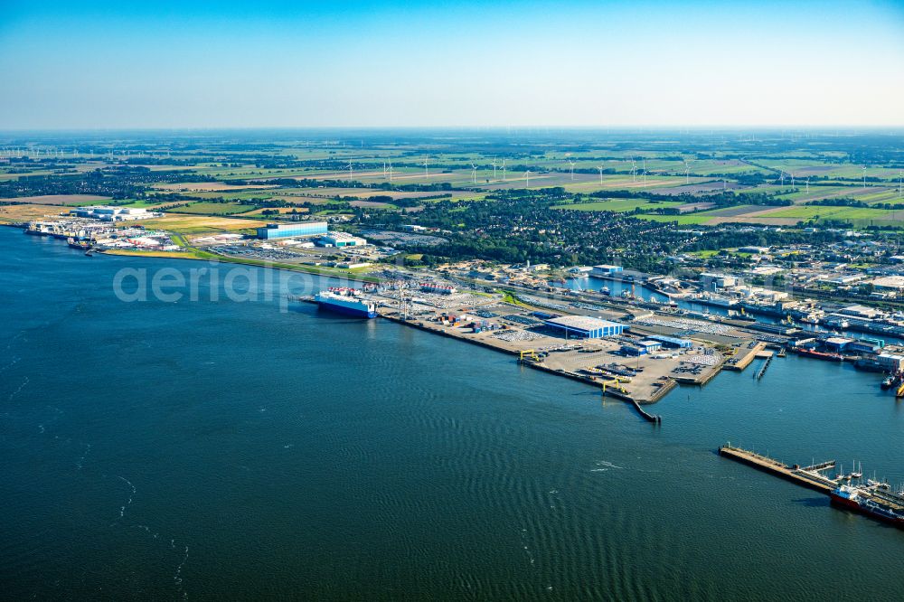 Aerial photograph Cuxhaven - Port facilities on the seashore of the North Sea in Cuxhaven in the state Lower Saxony, Germany