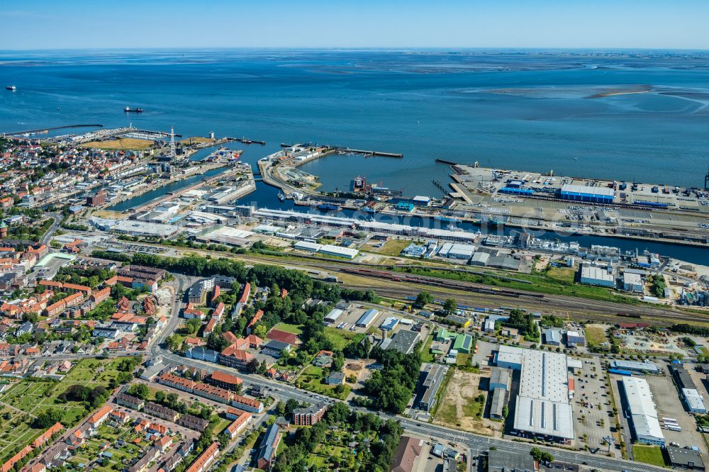 Aerial image Cuxhaven - Port facilities on the banks of the river course of the Elbe in Cuxhaven in the state Lower Saxony, Germany