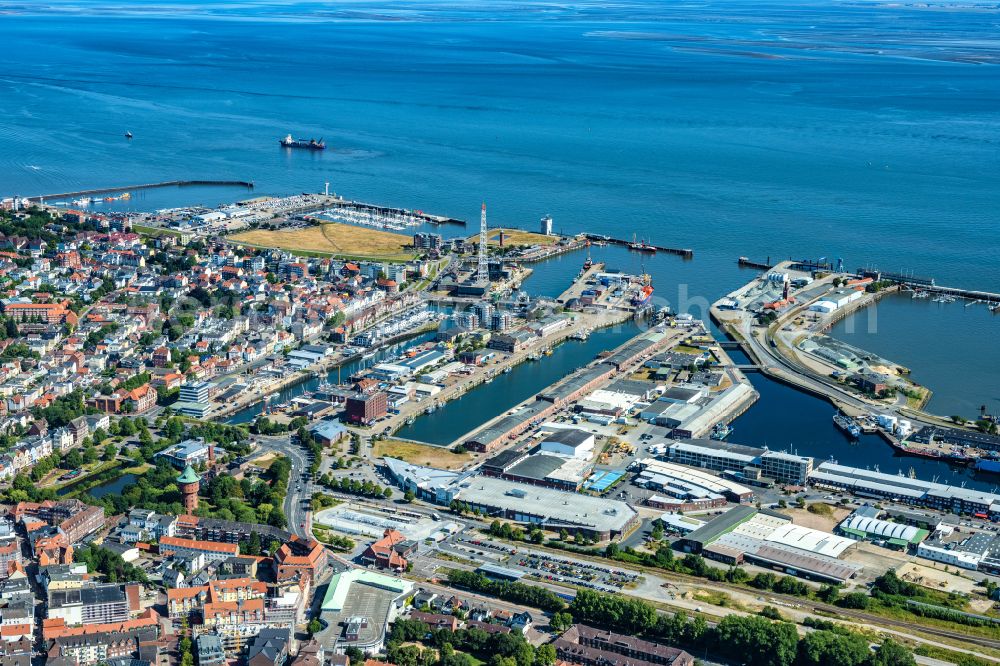 Aerial photograph Cuxhaven - Port facilities on the banks of the river course of the Elbe in Cuxhaven in the state Lower Saxony, Germany