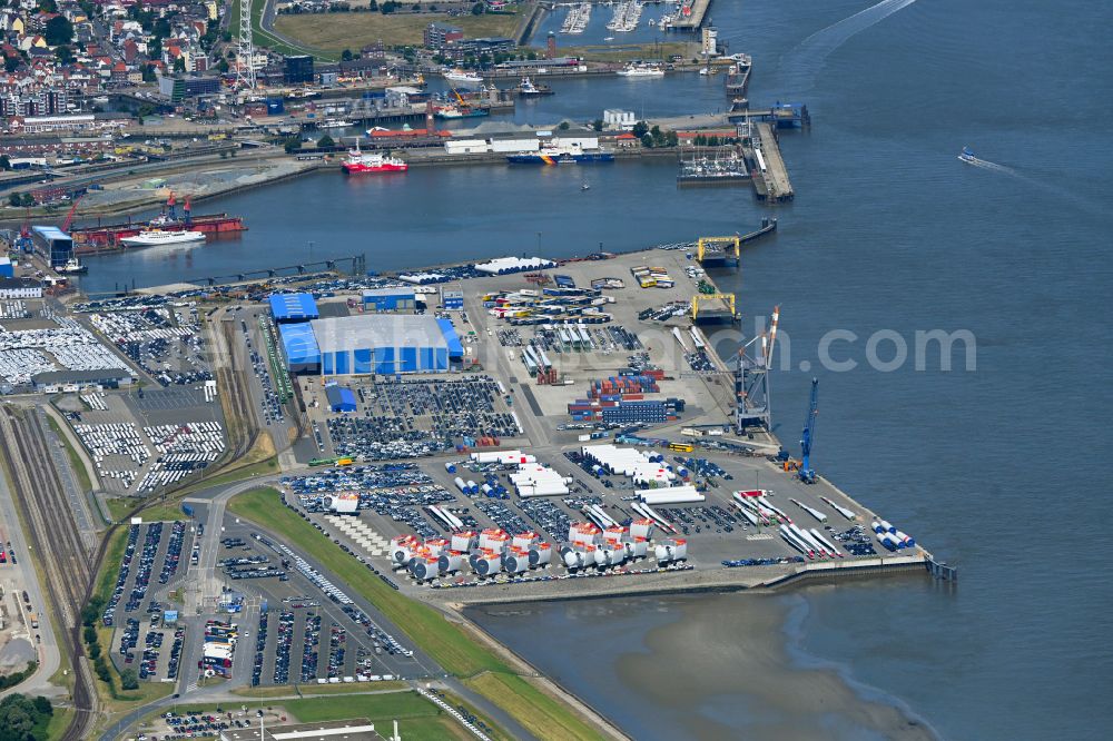 Aerial image Cuxhaven - Port facilities on the banks of the river course of the Elbe in Cuxhaven in the state Lower Saxony, Germany