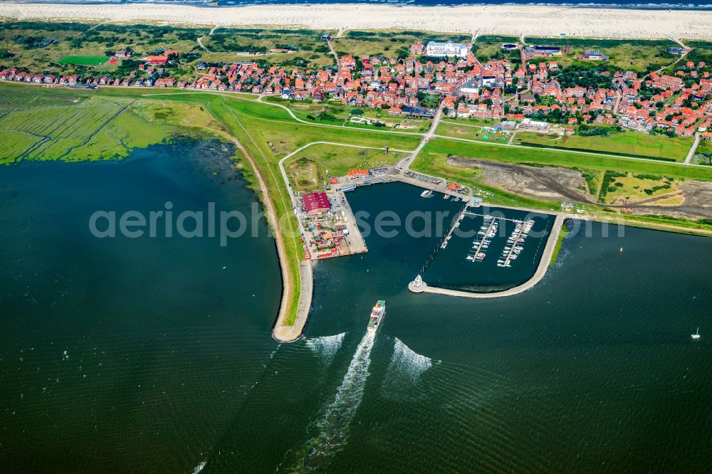 Aerial photograph Juist - Port facilities on the North Sea island of Juist with the ferry Frisia VI in the state of Lower Saxony