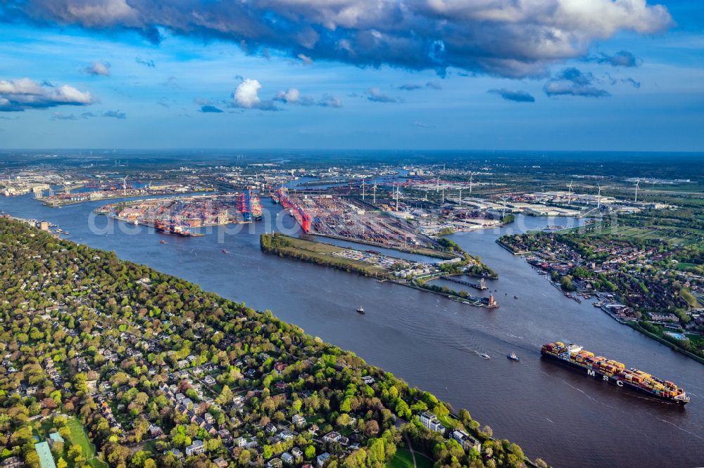 Hamburg from the bird's eye view: Port facilities Petroliumhafen on the shores of the harbor of Waltershof in Hamburg, Germany