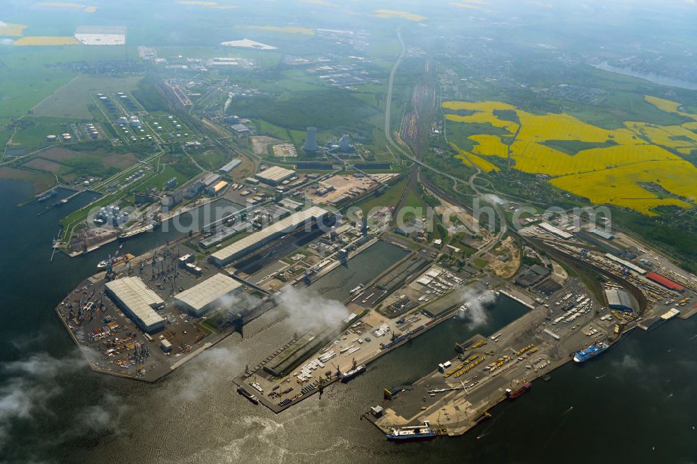 Aerial image Rostock - Port facilities on the shores of the harbor of of Seehafen of ROSTOCK PORT GmbH in the district Peez in Rostock in the state Mecklenburg - Western Pomerania, Germany