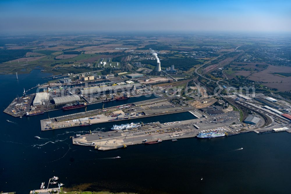 Aerial photograph Rostock - Port facilities on the shores of the harbor of of Seehafen of ROSTOCK PORT GmbH in the district Peez in Rostock in the state Mecklenburg - Western Pomerania, Germany