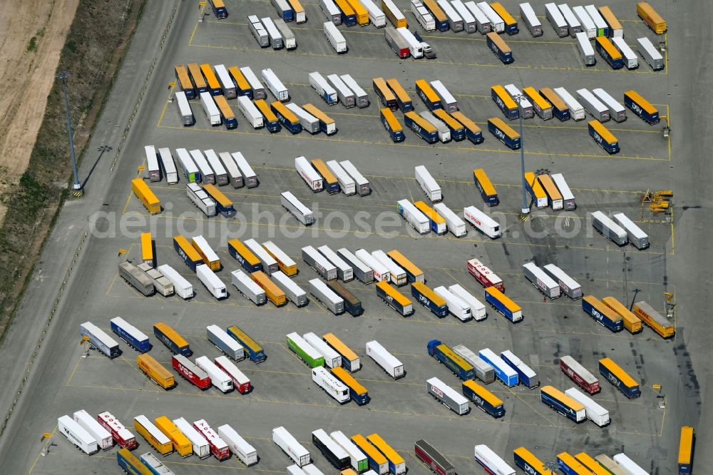 Aerial photograph Lübeck - Port facilities on the shores of the harbor of Skandinavienkai of Luebecker Hafen-Gesellschaft mbH in the district Travemuende in Luebeck in the state Schleswig-Holstein, Germany