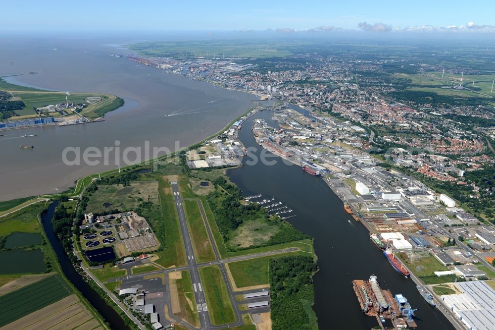 Bremerhaven from the bird's eye view: Docks and terminals of the fishing port with warehouses and freight forwarding and logistics companies by the mouth of the Weser in Bremerhaven in the state Bremen