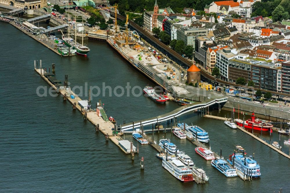 Hamburg from the bird's eye view: Port facilities and jetties in St.Pauli on the banks of the river course of the of the River Elbe in Hamburg, Germany