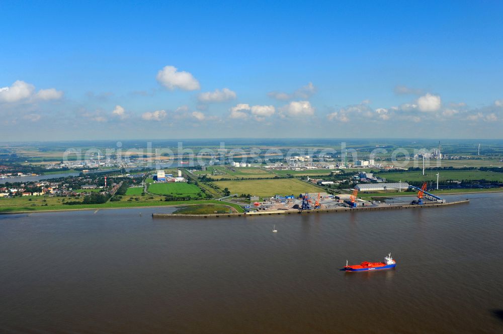 Aerial image Brunsbüttel - Port facilities on the banks of the river course of the Elbe in Brunsbuettel in the state Schleswig-Holstein