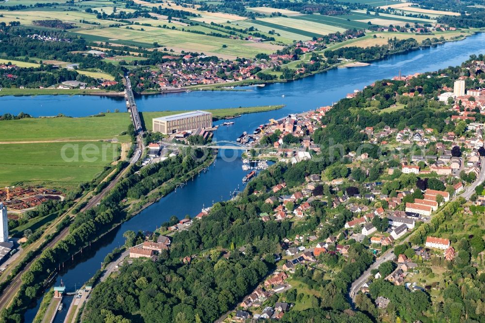 Aerial photograph Lauenburg/Elbe - Port facilities on the banks of the river course of the Elbe in Lauenburg/Elbe in the state Schleswig-Holstein, Germany