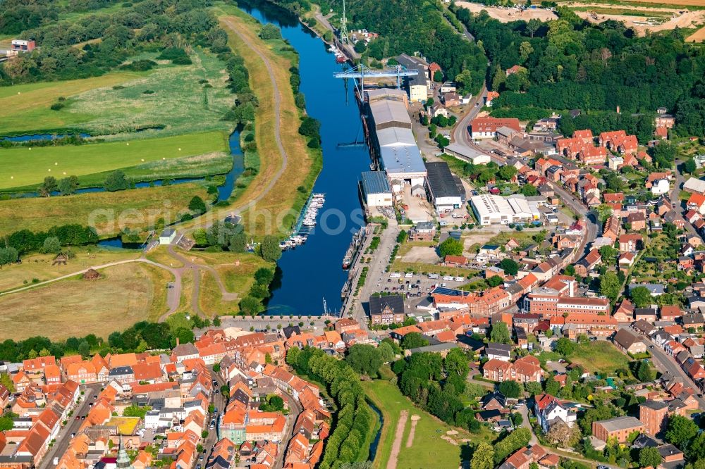 Lauenburg/Elbe from the bird's eye view: Port facilities on the banks of the river course of the Elbe in Lauenburg/Elbe in the state Schleswig-Holstein, Germany