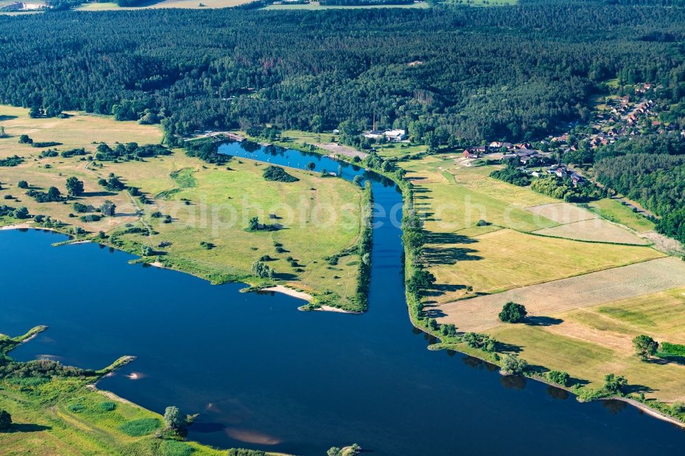 Aerial image Tießau - Port facilities on the banks of the river course of the Elbe in Tiessau in the state Lower Saxony, Germany