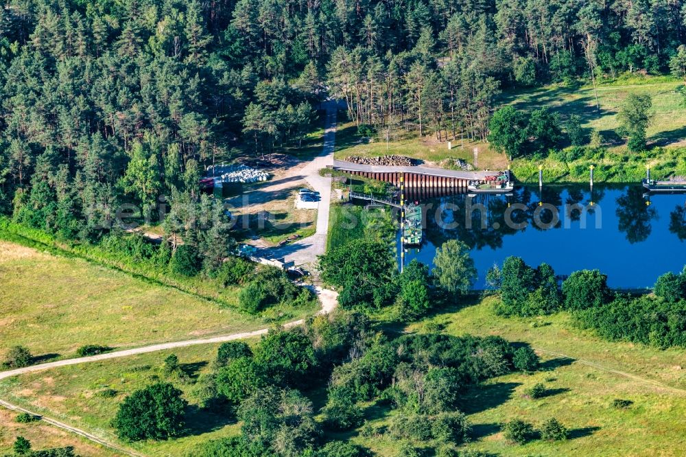 Tießau from above - Port facilities on the banks of the river course of the Elbe in Tiessau in the state Lower Saxony, Germany